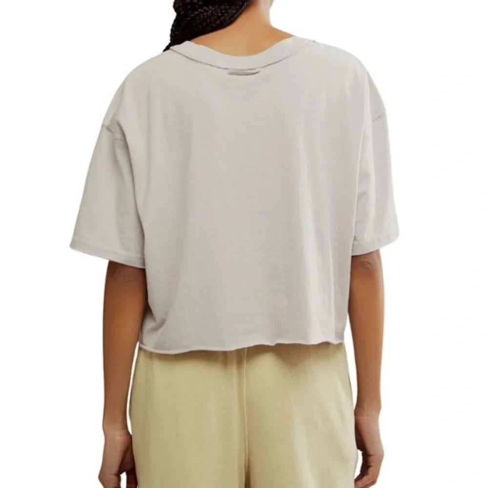 New Women’s Free People Inspire Logo Crop Tee - Oyster Combo Size Medium - Picture 5 of 9